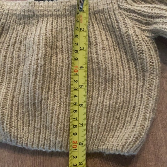 Adorable Crop tan sweater size Small - Picture 12 of 12